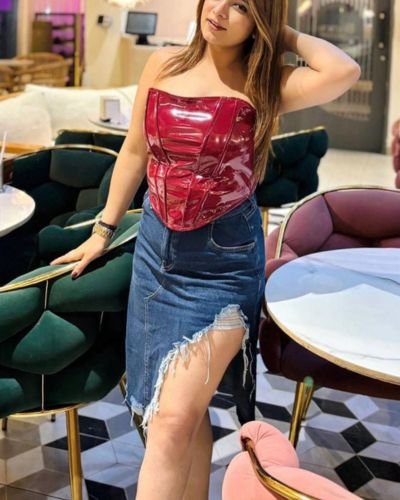 Tiyaa Escort